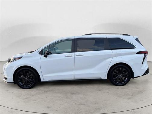 2022 Toyota Sienna XSE