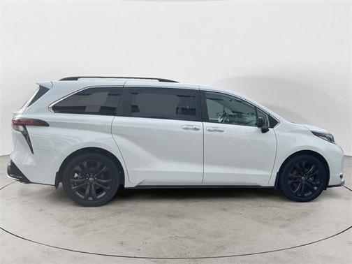 2022 Toyota Sienna XSE