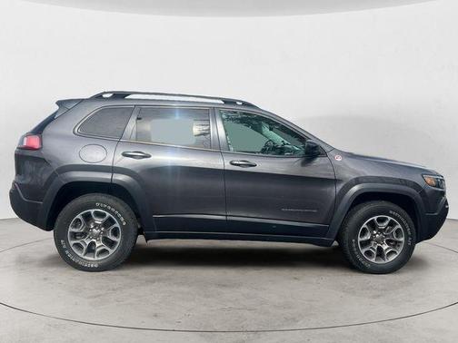 Granite Crystal Clearcoat Metallic 2022 Jeep Cherokee Trailhawk