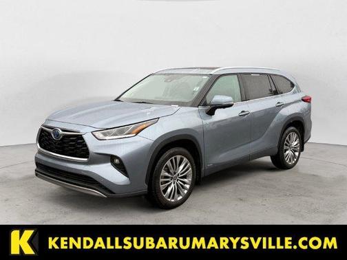 Moon Dust 2023 Toyota Highlander Hybrid Platinum