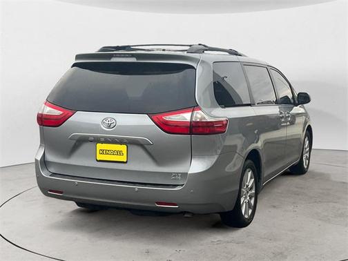 2017 Toyota Sienna XLE