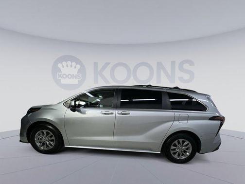 2022 Toyota Sienna LE