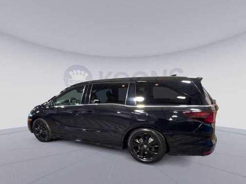 Crystal Black Pearl 2023 Honda Odyssey Sport