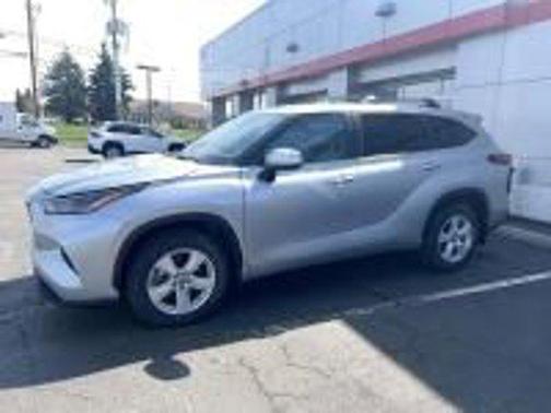 Celestial Silver Metallic 2023 Toyota Highlander LE