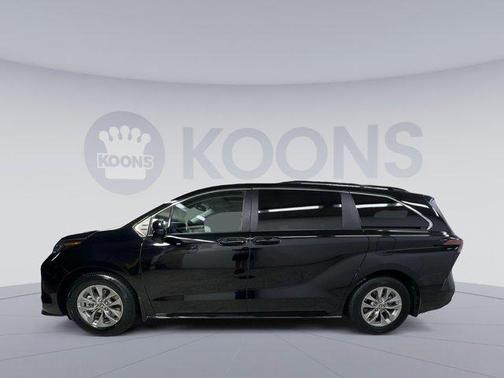 2022 Toyota Sienna LE