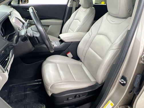 2022 Cadillac XT4 Premium Luxury