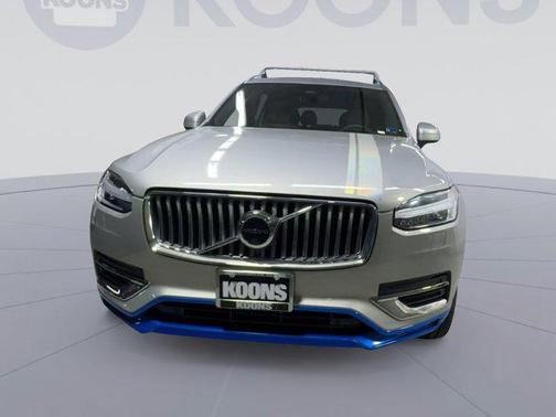 Silver Dawn Metallic 2023 Volvo XC90 B5 Plus