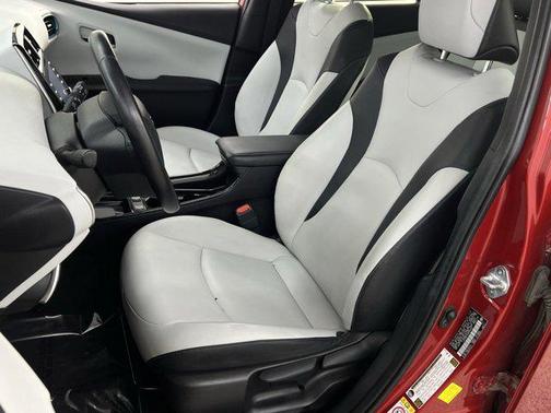 2022 Toyota Prius XLE