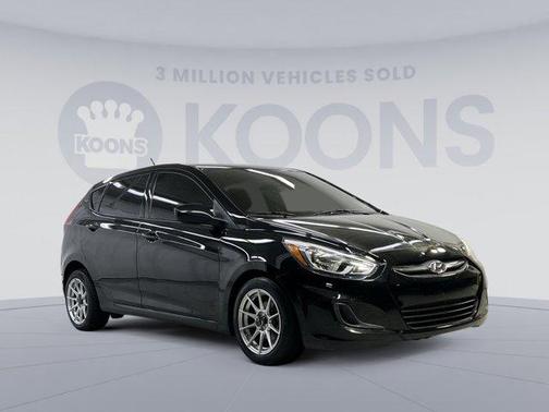 Photo 2 of 24 of 2017 Hyundai Accent SE