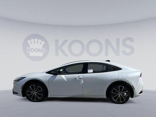 2025 Toyota Prius XLE