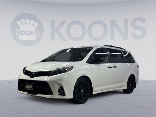 2020 Toyota Sienna SE