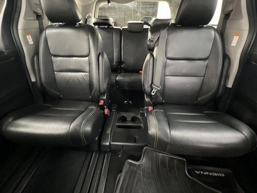 2020 Toyota Sienna SE