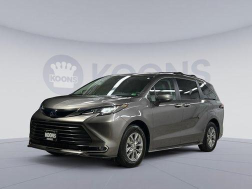 2022 Toyota Sienna XLE 8 Passenger
