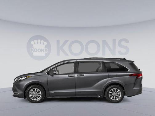 2022 Toyota Sienna XLE 8 Passenger