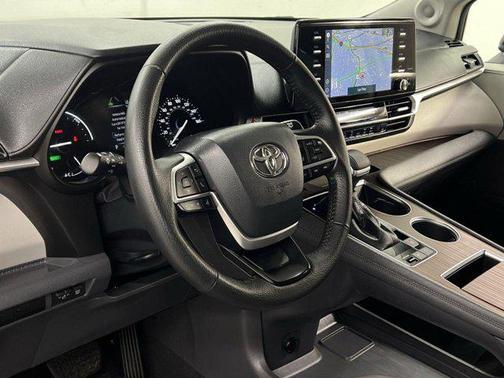 2022 Toyota Sienna XLE 8 Passenger