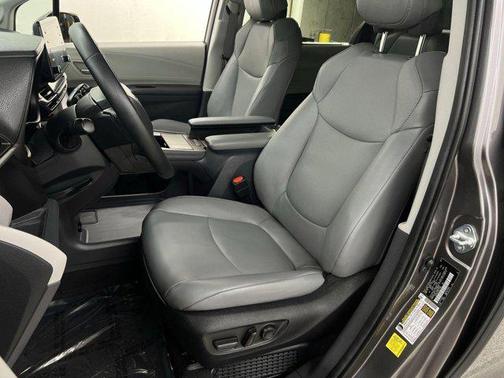 2022 Toyota Sienna XLE 8 Passenger