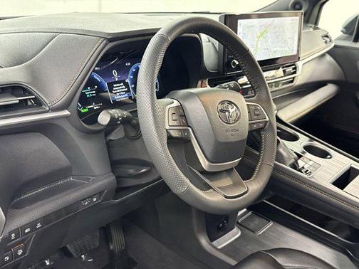 2025 Toyota Sienna Woodland Edition