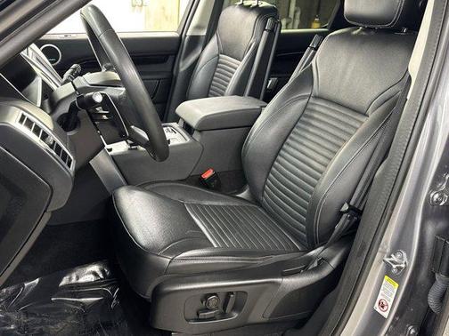 2024 Land Rover Discovery P300 S