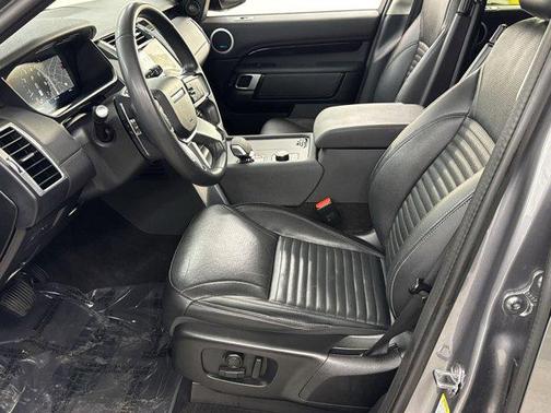 2024 Land Rover Discovery P300 S