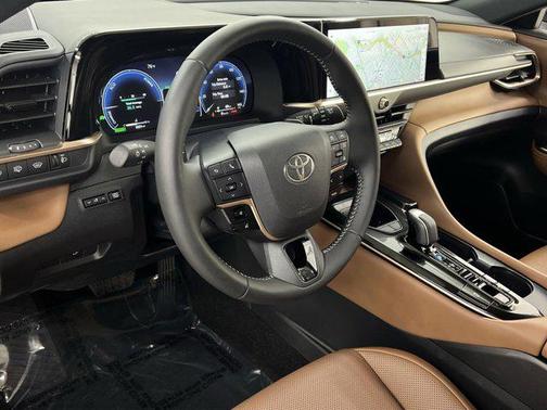 2025 Toyota Crown Signia XLE