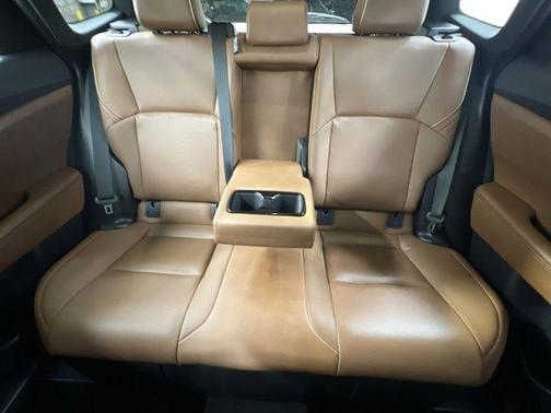 2025 Toyota Crown Signia XLE