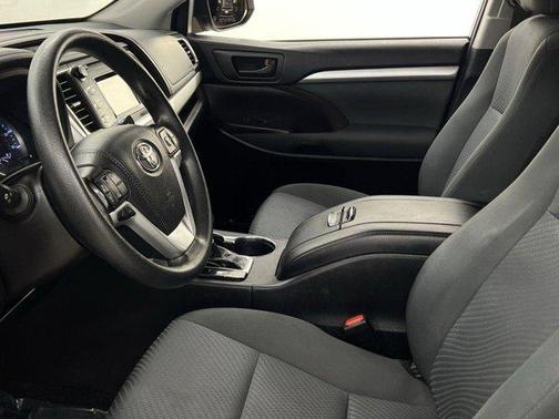 2019 Toyota Highlander LE I4