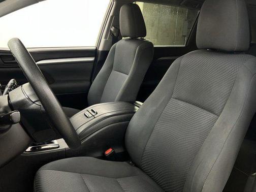 2019 Toyota Highlander LE I4