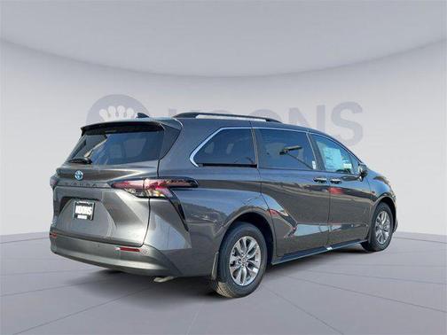 2025 Toyota Sienna XLE