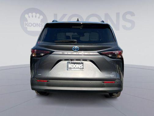 2025 Toyota Sienna XLE