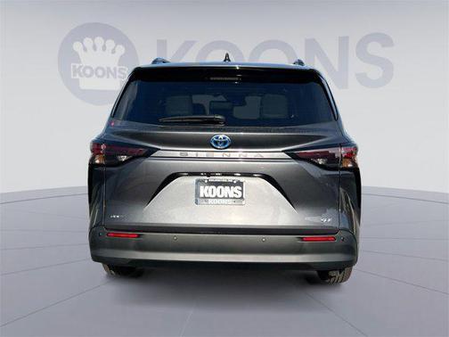 2025 Toyota Sienna XLE