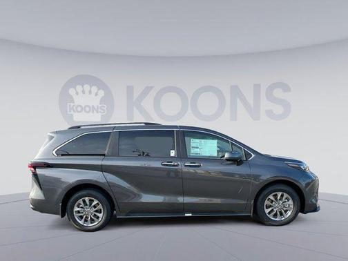 2025 Toyota Sienna XLE