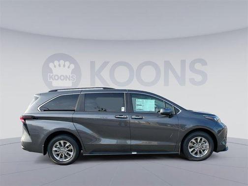 2025 Toyota Sienna XLE