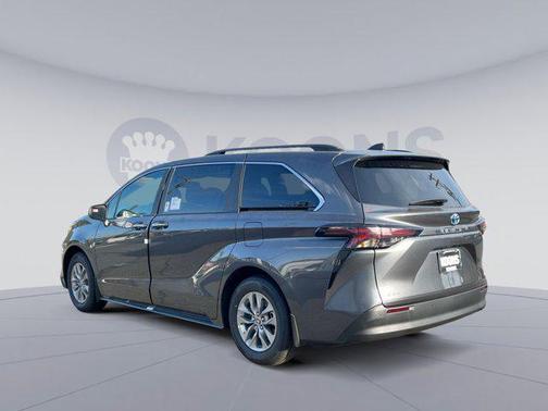 2025 Toyota Sienna XLE