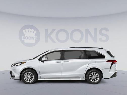 2025 Toyota Sienna XLE 7 Passenger