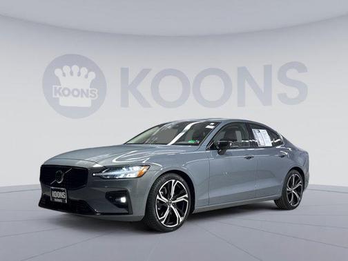 2024 Volvo S60 B5 Plus Dark Theme