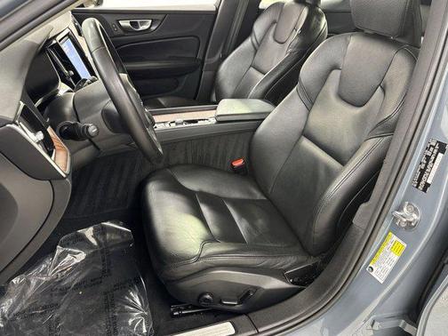 2024 Volvo S60 B5 Plus Dark Theme