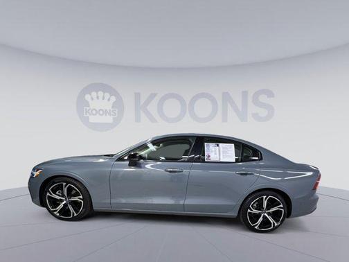 2024 Volvo S60 B5 Plus Dark Theme