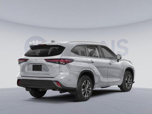 Celestial Silver Metallic 2024 Toyota Highlander XLE