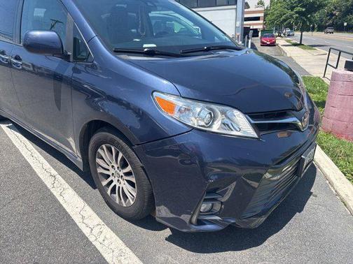 2020 Toyota Sienna XLE