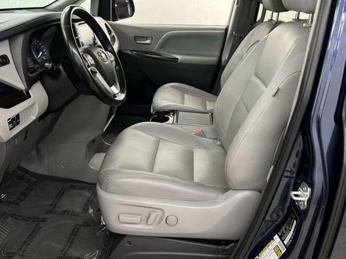 2020 Toyota Sienna XLE