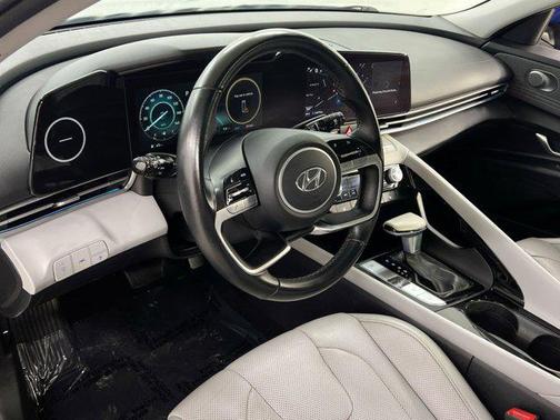 2022 Hyundai ELANTRA Limited