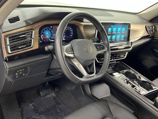 2024 Volkswagen Atlas 2.0T SE w/Technology 4MOTION