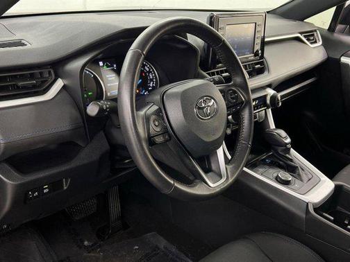 2022 Toyota RAV4 Hybrid SE