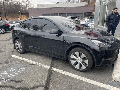 2023 Tesla Model Y Long Range Dual Motor All-Wheel Drive