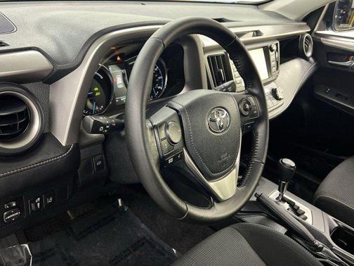 2017 Toyota RAV4 Hybrid XLE