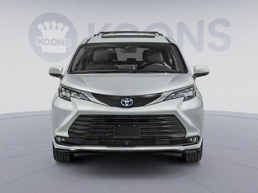 2025 Toyota Sienna Woodland Edition
