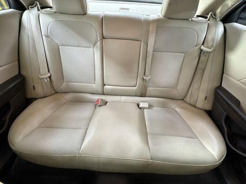 White Diamond Tricoat 2014 Chevrolet Malibu 1LT