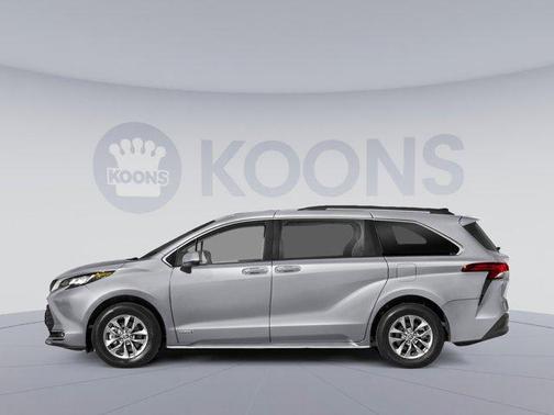 2025 Toyota Sienna XLE 7 Passenger