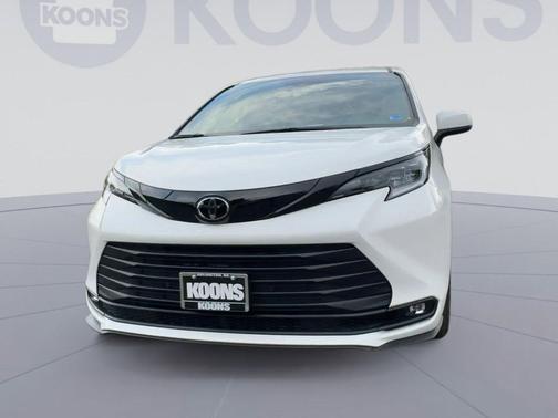 Ice Cap 2026 Toyota Sienna Woodland Edition