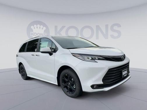 Ice Cap 2026 Toyota Sienna Woodland Edition
